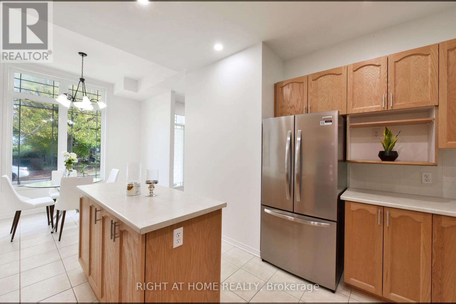321 Breckenridge Crescent, Ottawa, Ontario  K2W 1J3 - Photo 9 - X12469286