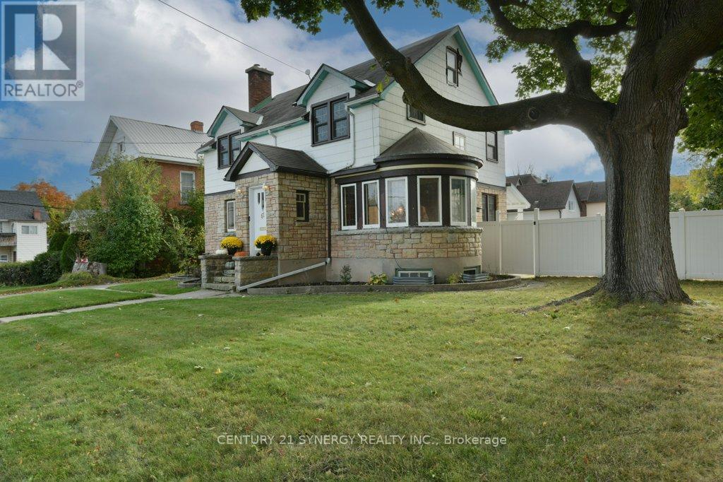 61 Daniel Street N, Arnprior, Ontario  K7S 2K6 - Photo 2 - X12469336