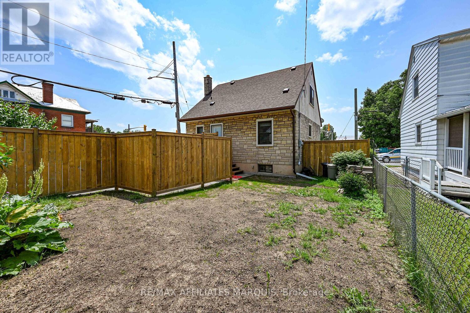 157 Elmsley Street N, Smiths Falls, Ontario  K7A 2H8 - Photo 32 - X12469338