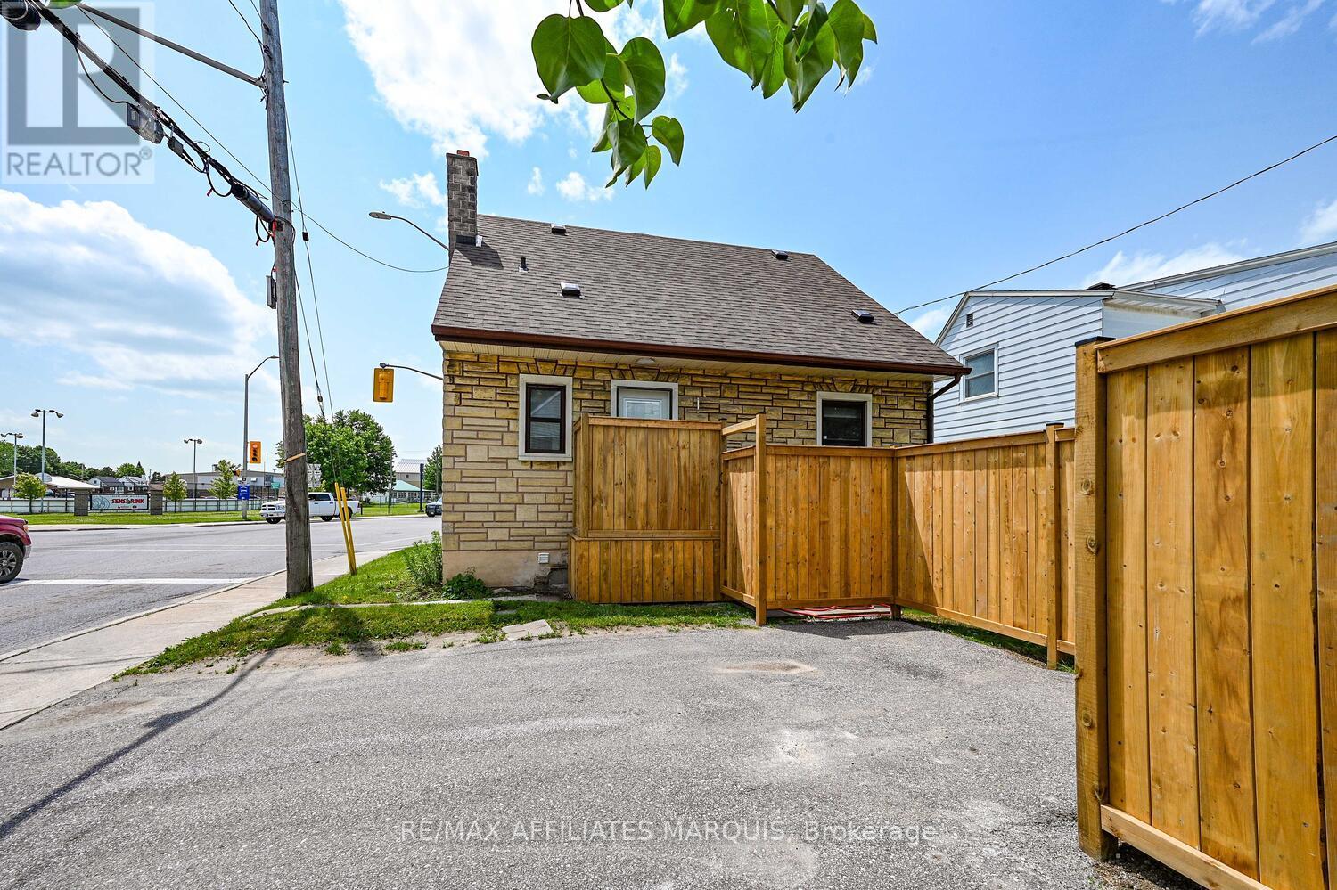 157 Elmsley Street N, Smiths Falls, Ontario  K7A 2H8 - Photo 36 - X12469338