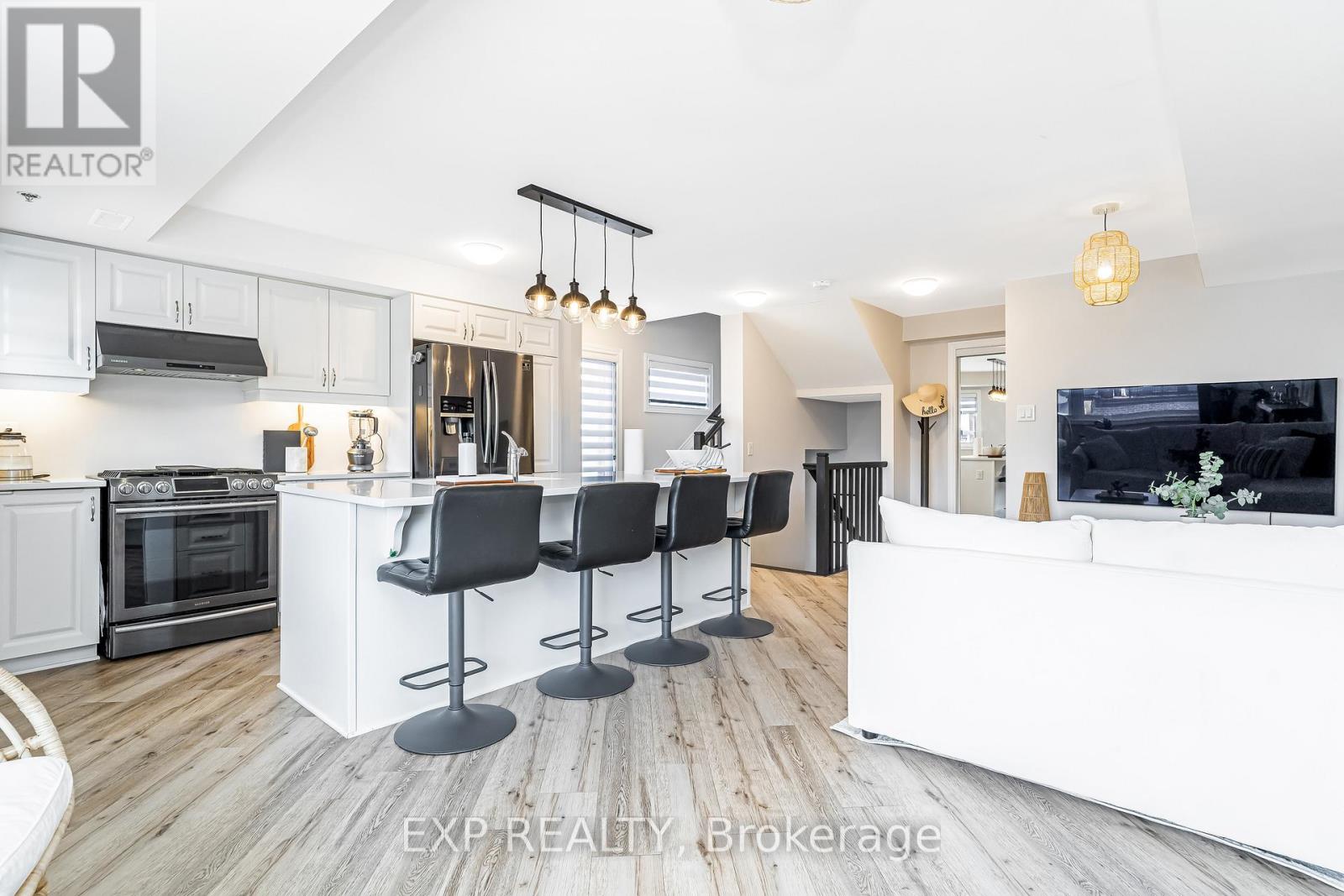 525 Ozawa Private, Ottawa, Ontario  K1K 4Z8 - Photo 11 - X12469368