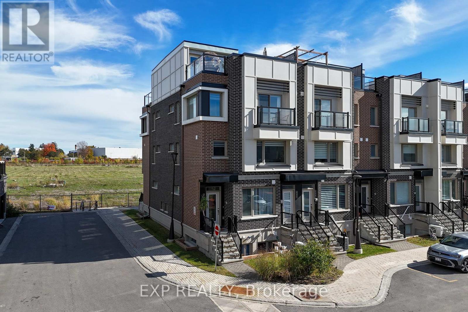 525 Ozawa Private, Ottawa, Ontario  K1K 4Z8 - Photo 2 - X12469368