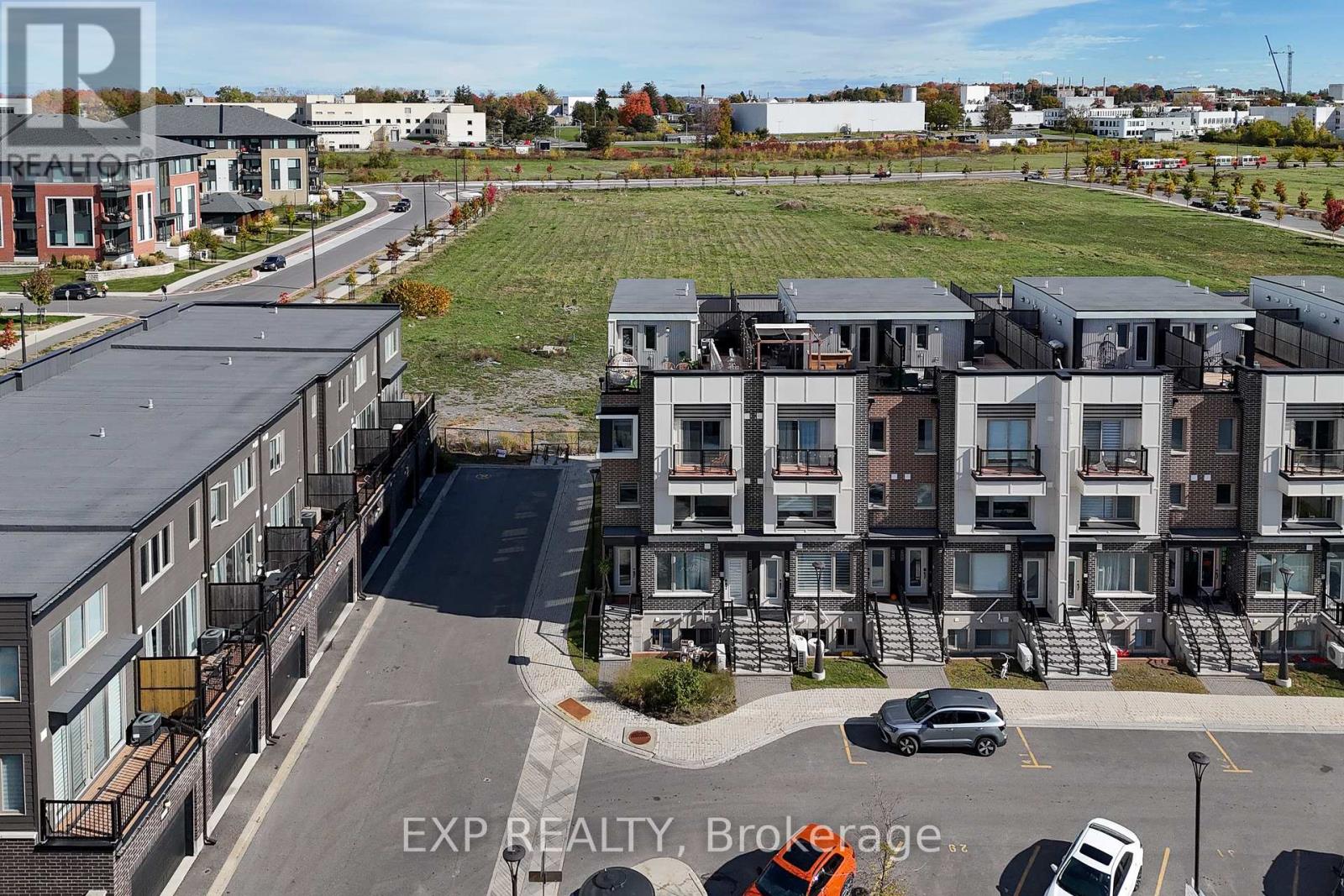 525 Ozawa Private, Ottawa, Ontario  K1K 4Z8 - Photo 3 - X12469368
