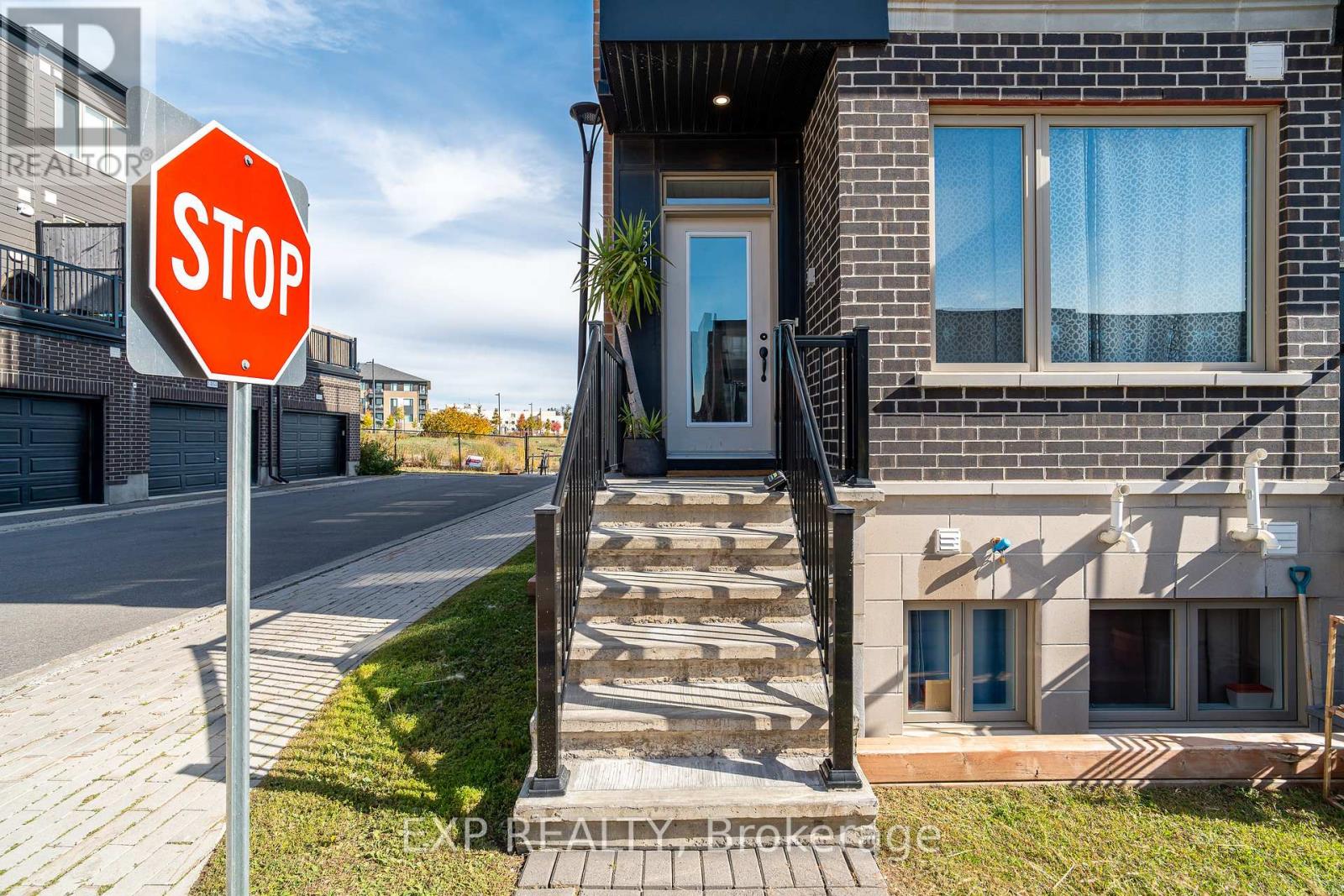 525 Ozawa Private, Ottawa, Ontario  K1K 4Z8 - Photo 42 - X12469368