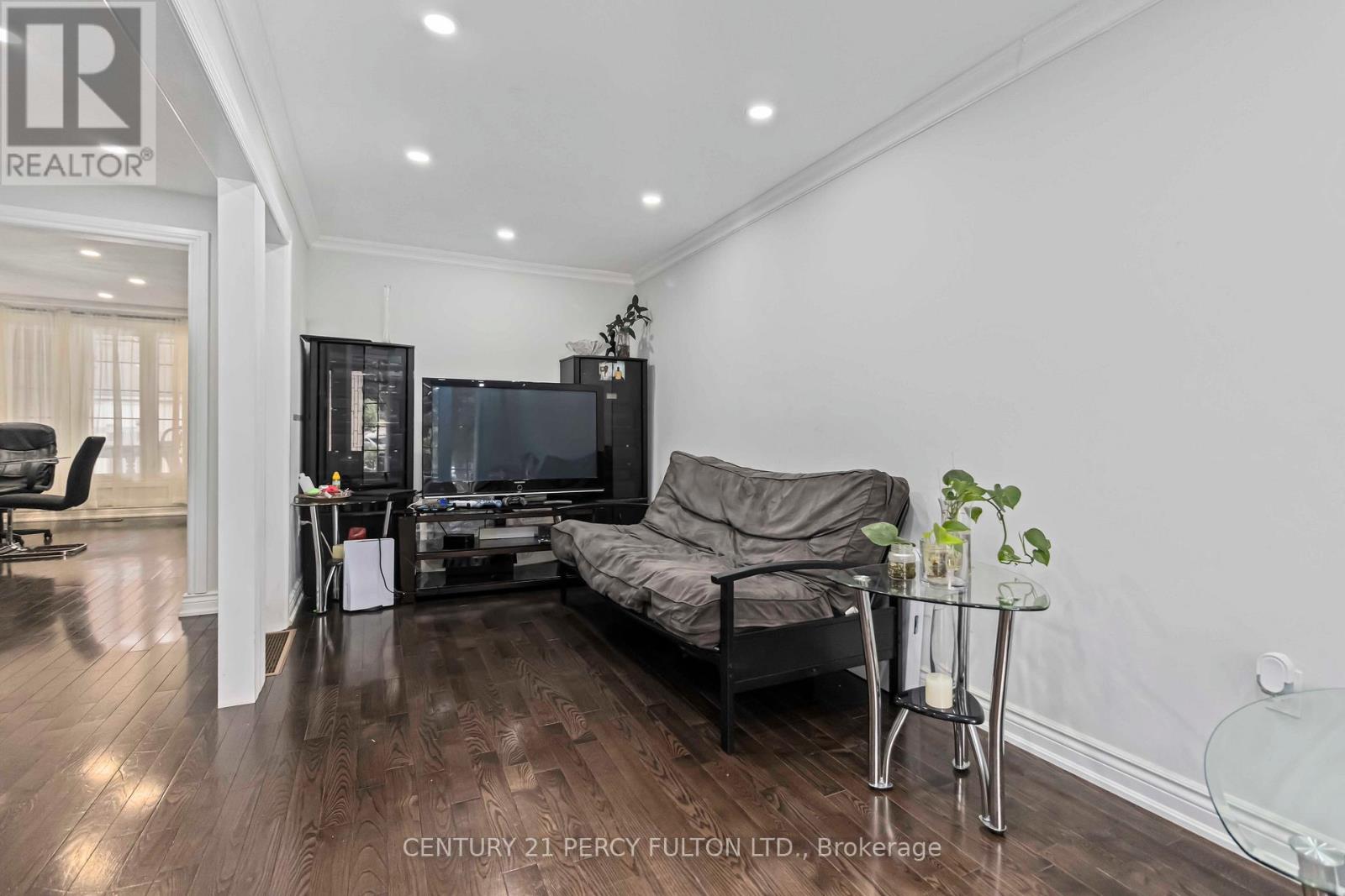 32 Barrington Crescent, Brampton, Ontario  L6Z 1N3 - Photo 6 - W12248955