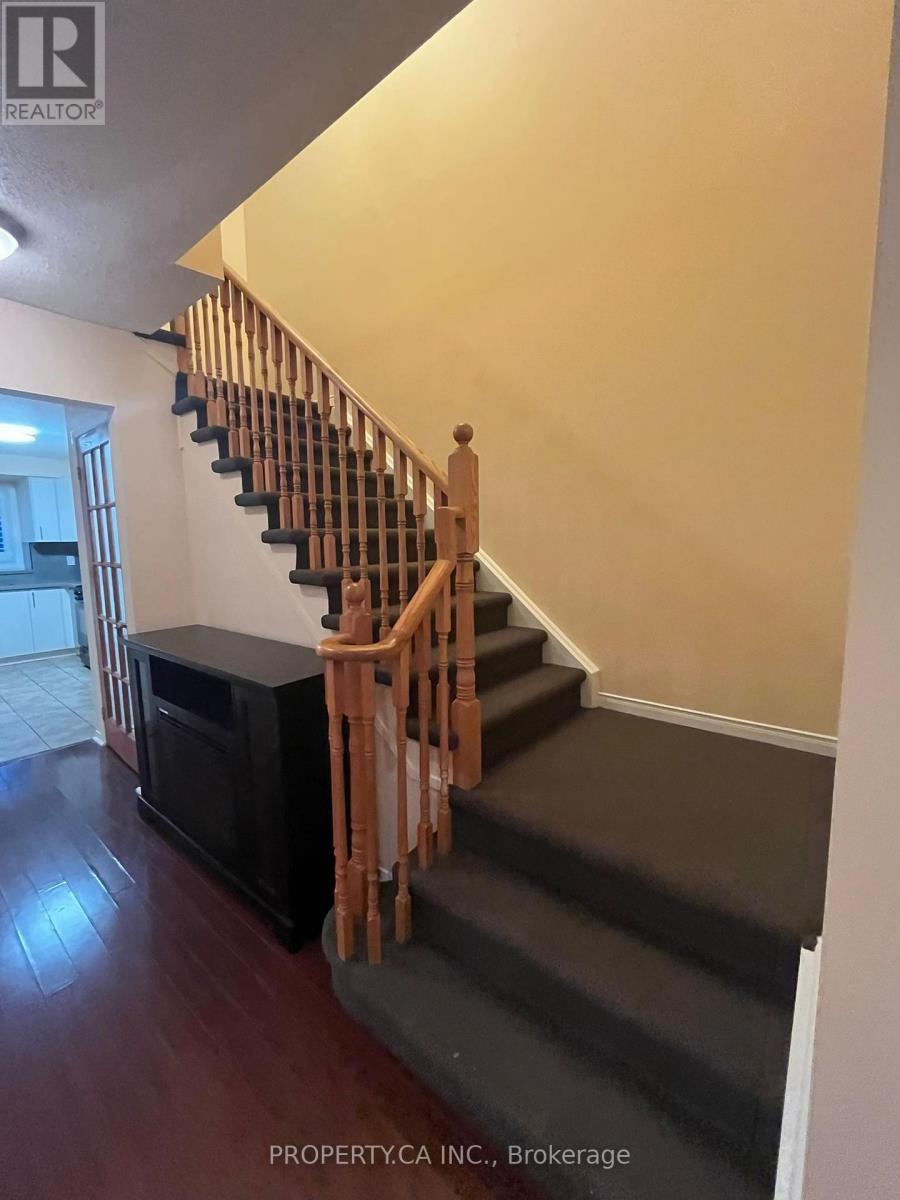 5107 Lampman Avenue, Burlington, Ontario  L7L 6L1 - Photo 12 - W12469248
