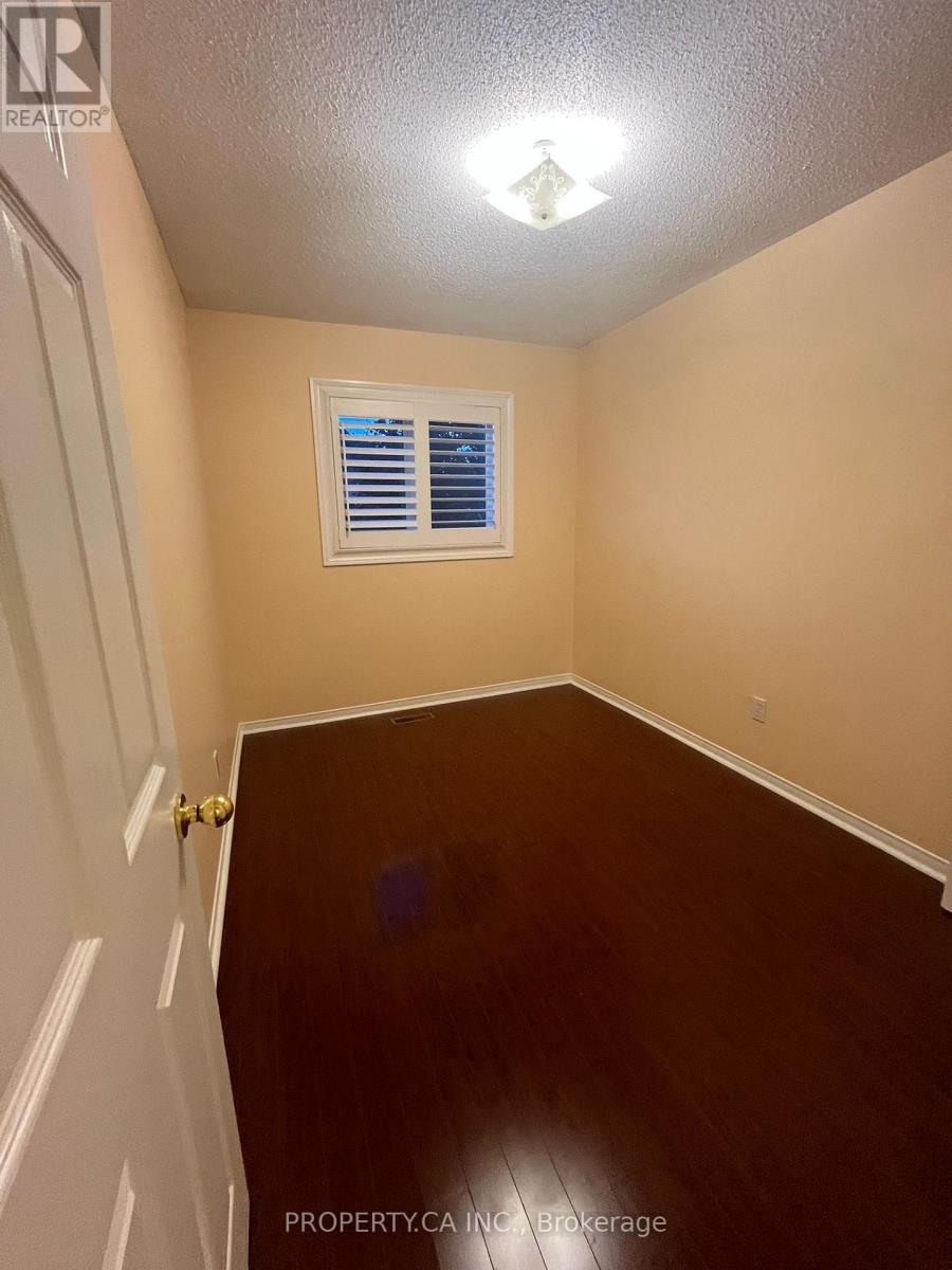 5107 Lampman Avenue, Burlington, Ontario  L7L 6L1 - Photo 24 - W12469248