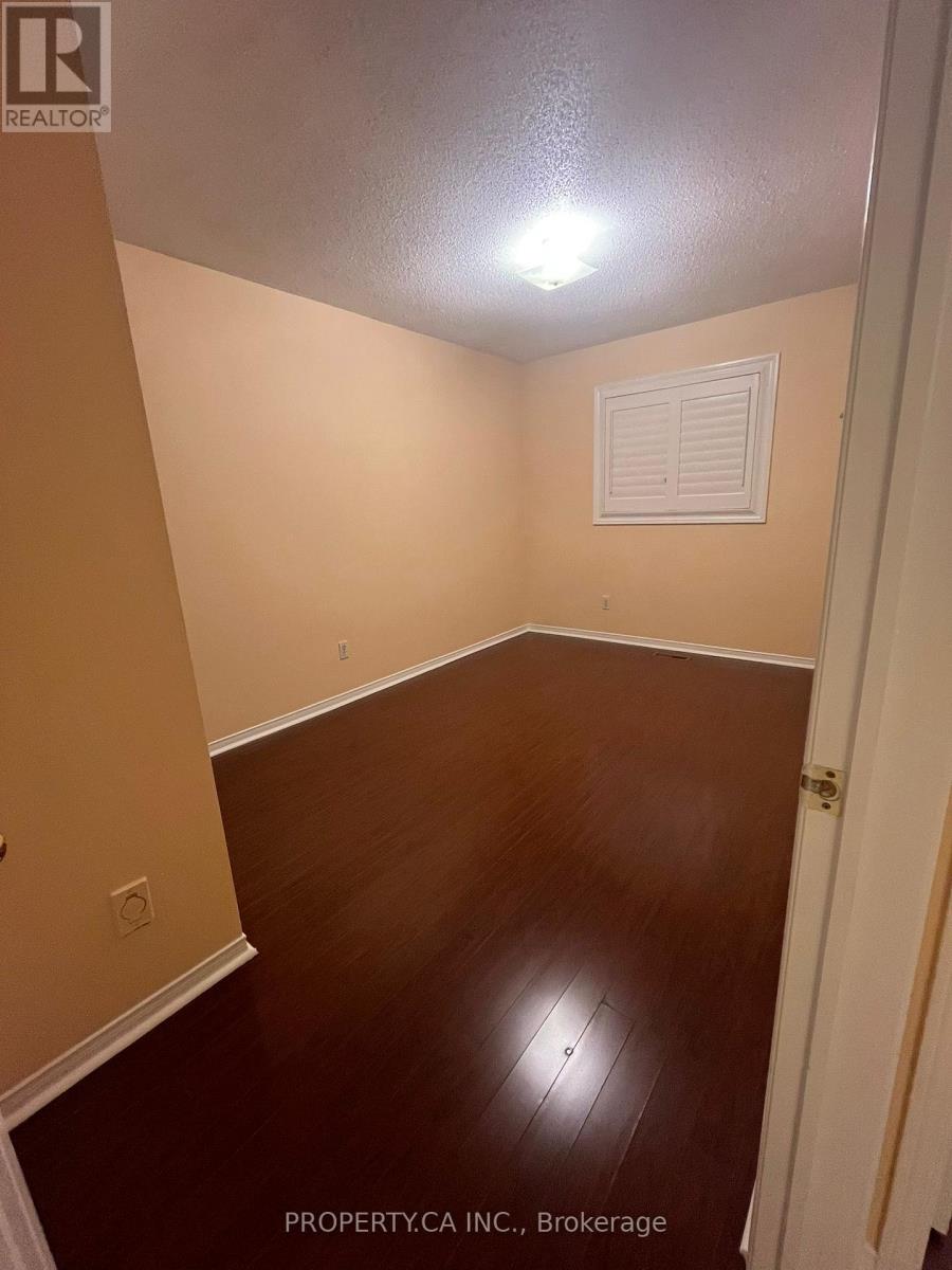 5107 Lampman Avenue, Burlington, Ontario  L7L 6L1 - Photo 33 - W12469248