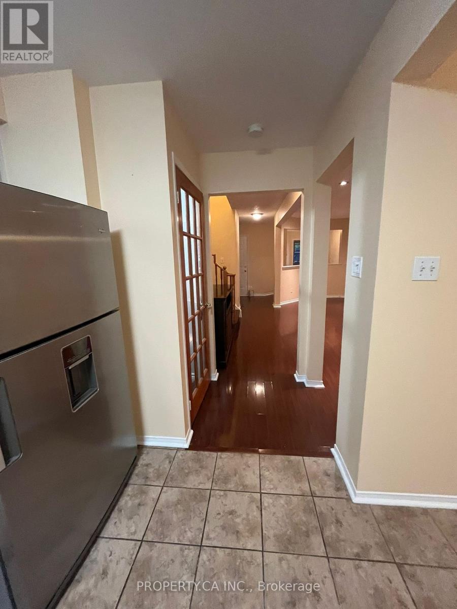 5107 Lampman Avenue, Burlington, Ontario  L7L 6L1 - Photo 7 - W12469248