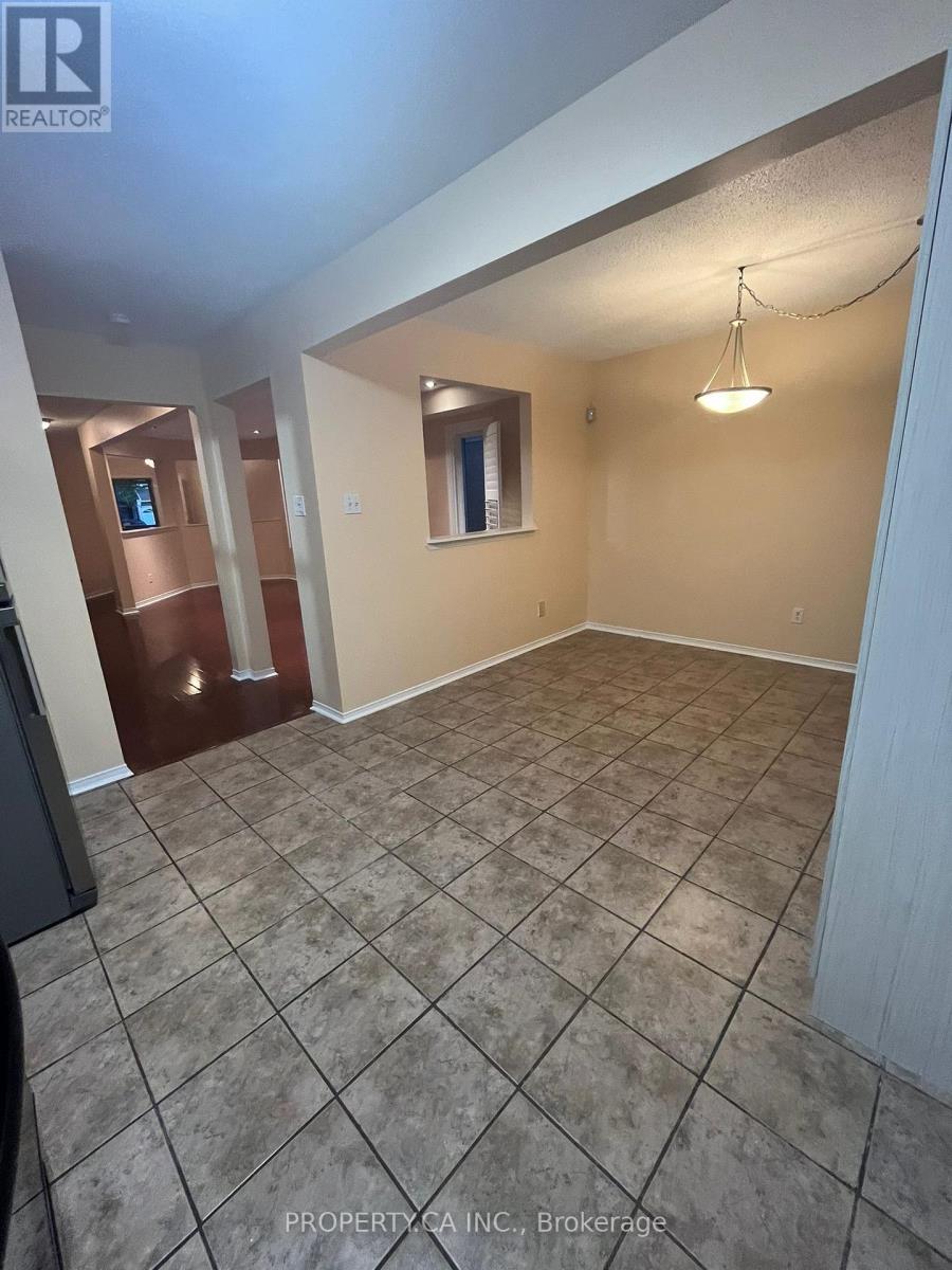 5107 Lampman Avenue, Burlington, Ontario  L7L 6L1 - Photo 9 - W12469248