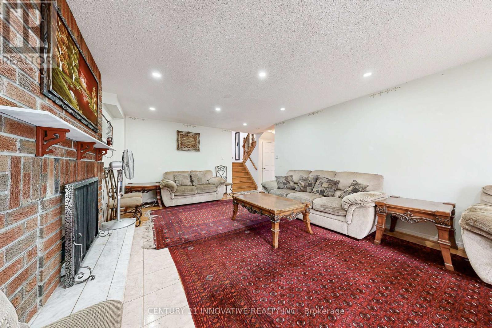 816 Willowbank Trail, Mississauga, Ontario  L4W 3M2 - Photo 15 - W12469249
