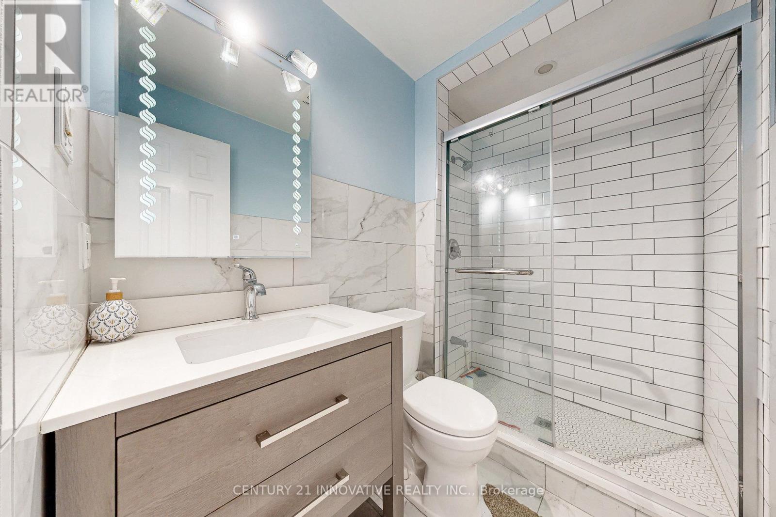 816 Willowbank Trail, Mississauga, Ontario  L4W 3M2 - Photo 18 - W12469249