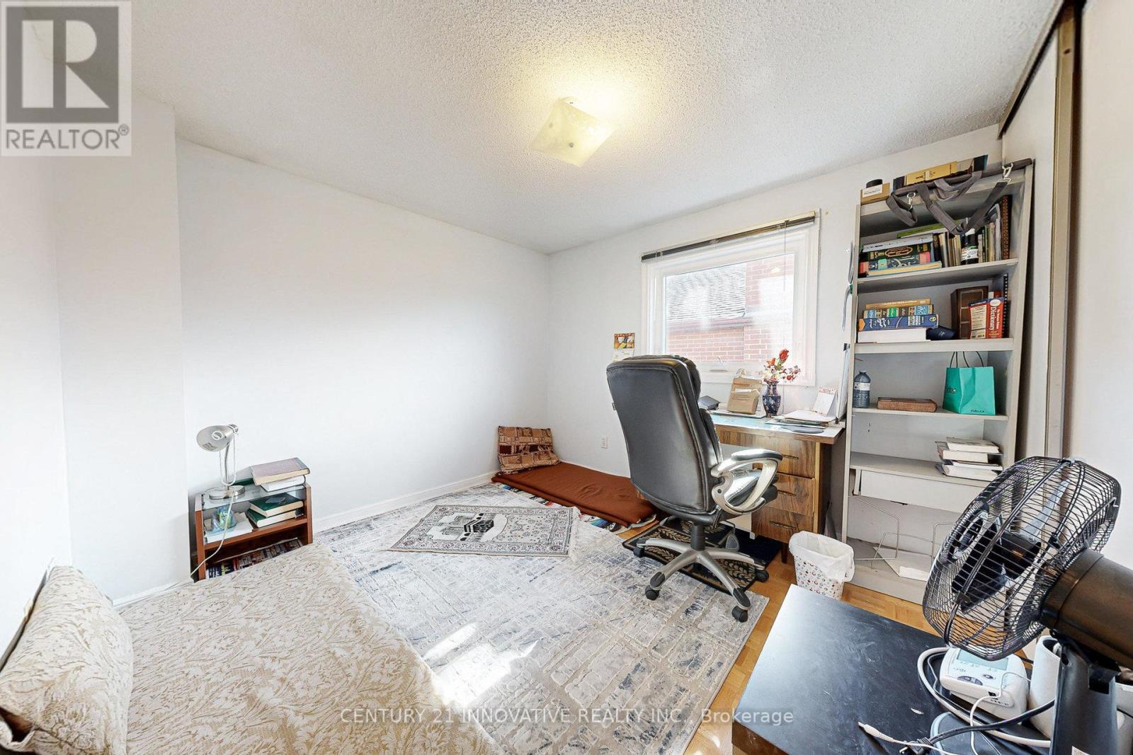 816 Willowbank Trail, Mississauga, Ontario  L4W 3M2 - Photo 20 - W12469249