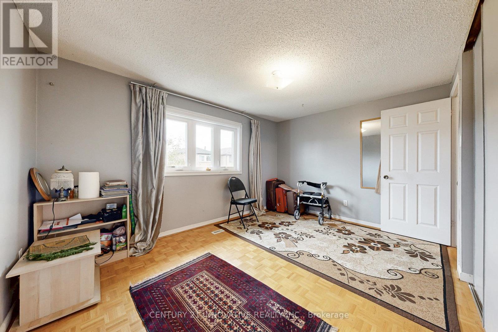 816 Willowbank Trail, Mississauga, Ontario  L4W 3M2 - Photo 21 - W12469249