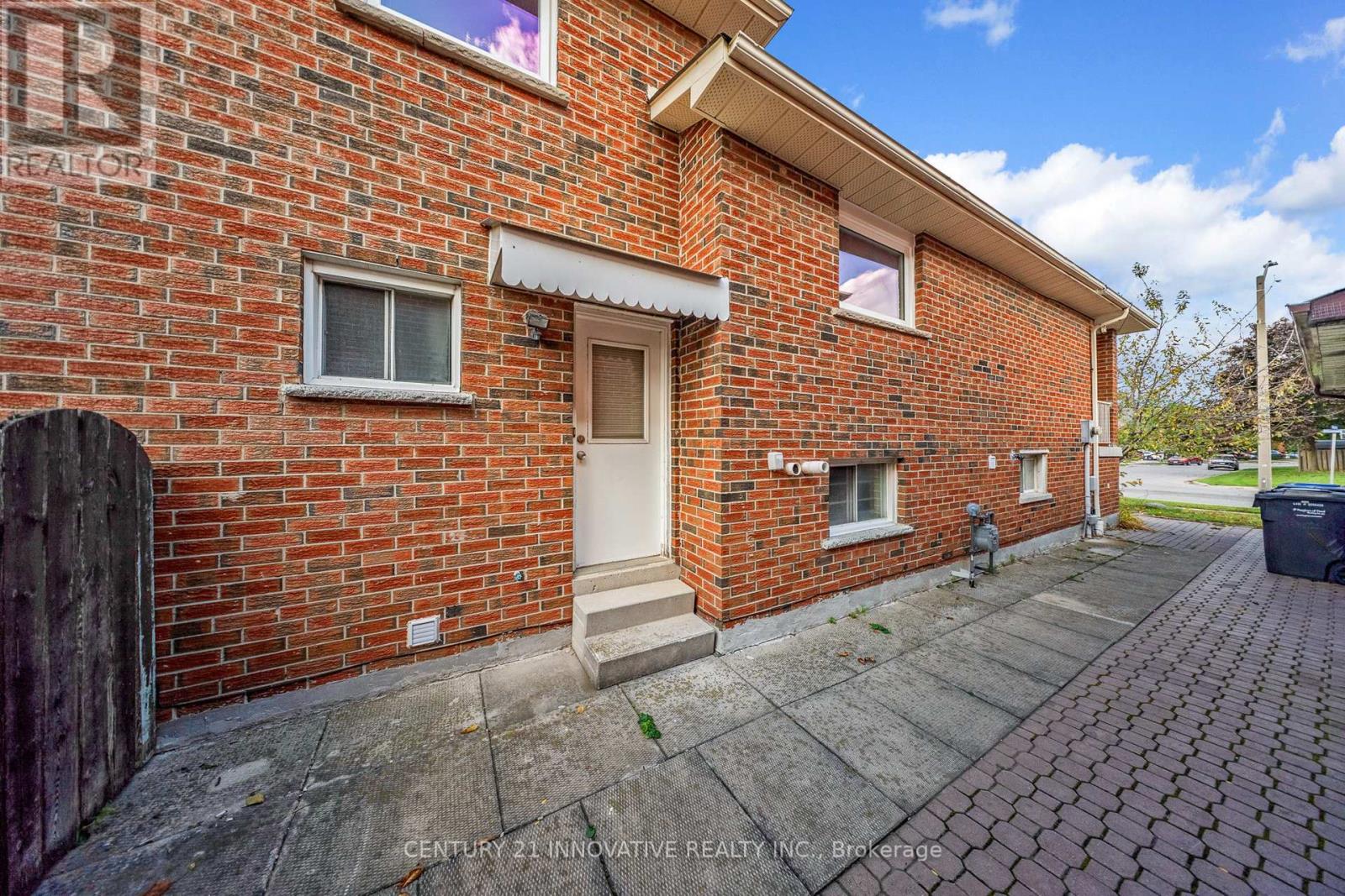 816 Willowbank Trail, Mississauga, Ontario  L4W 3M2 - Photo 29 - W12469249