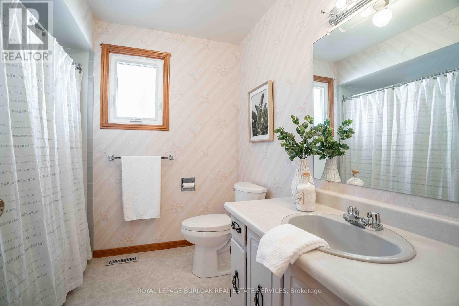 1447 Reynolds Avenue, Burlington, Ontario  L7M 3B6 - Photo 20 - W12469269
