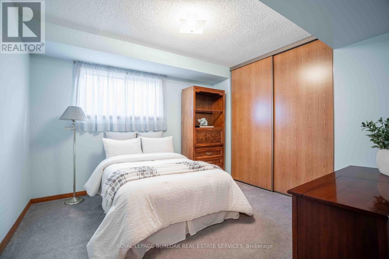 1447 Reynolds Avenue, Burlington, Ontario  L7M 3B6 - Photo 21 - W12469269