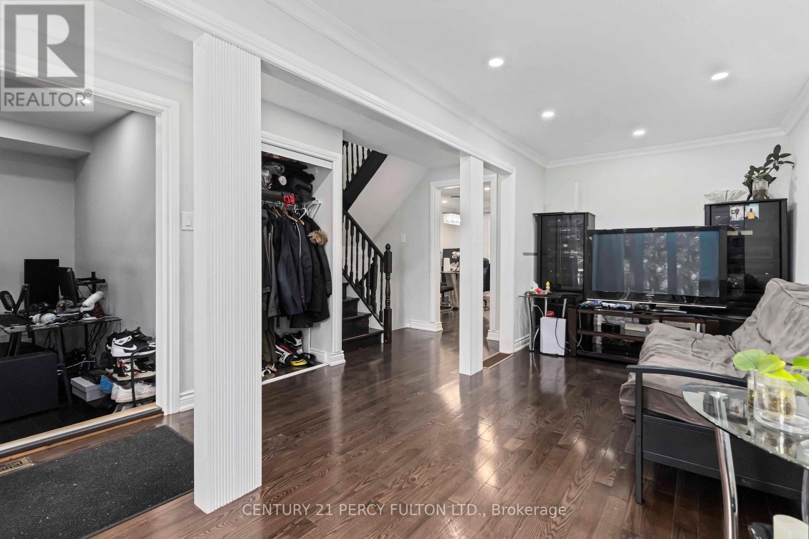 32 Barrington Crescent, Brampton, Ontario  L6Z 1N3 - Photo 7 - W12248955