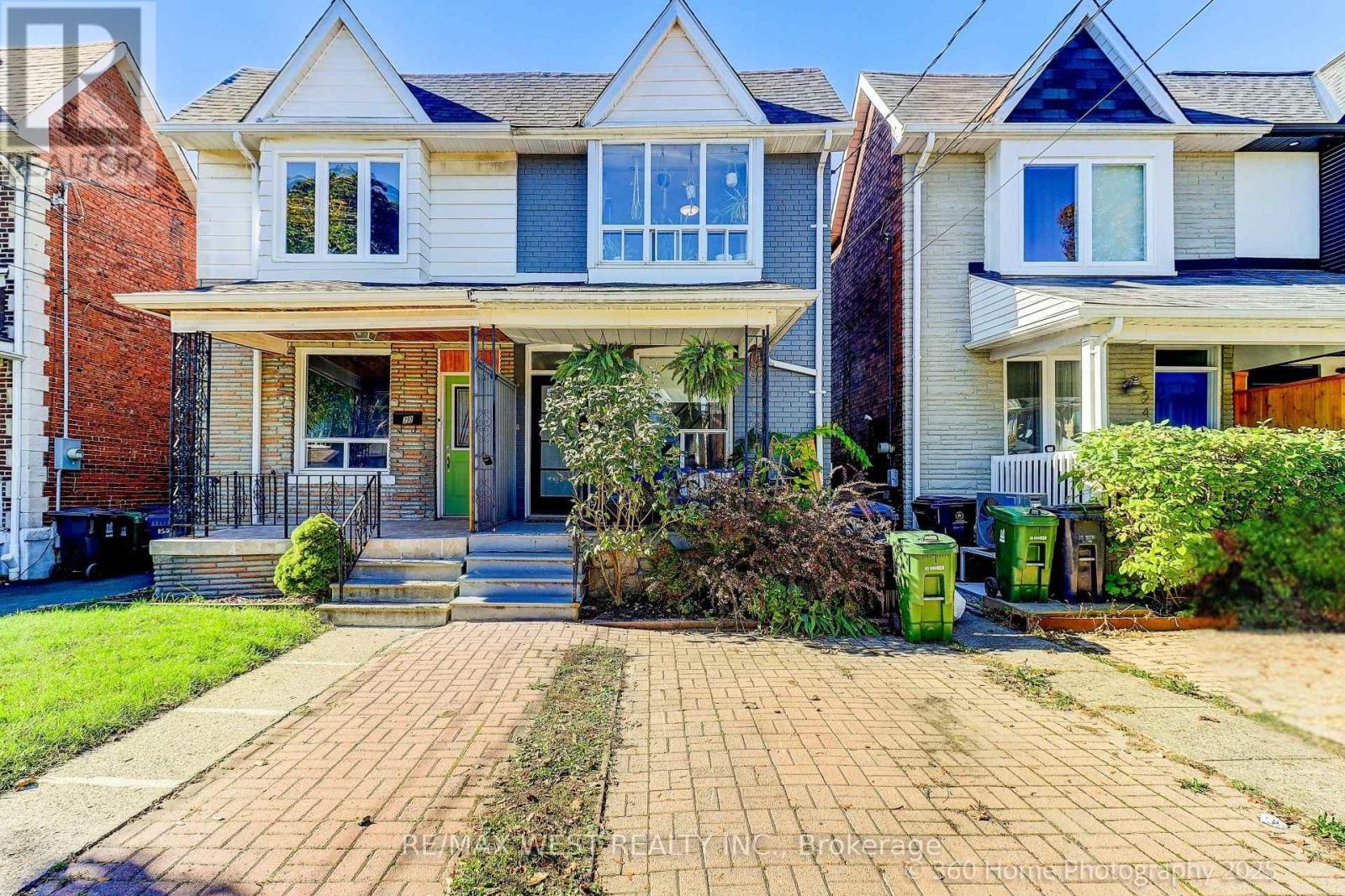 22 ROYAL STREET, Toronto, Ontario