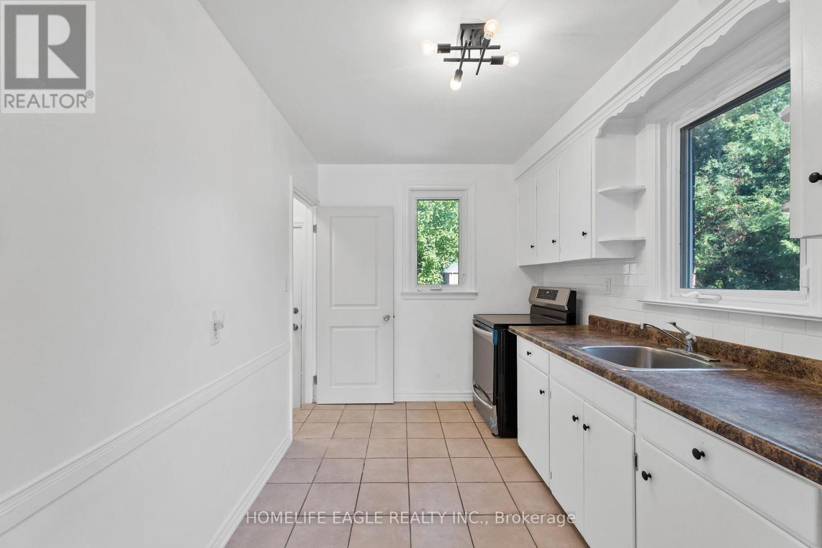 46 Athol Avenue, Toronto, Ontario  M8Z 2A4 - Photo 7 - W12469181
