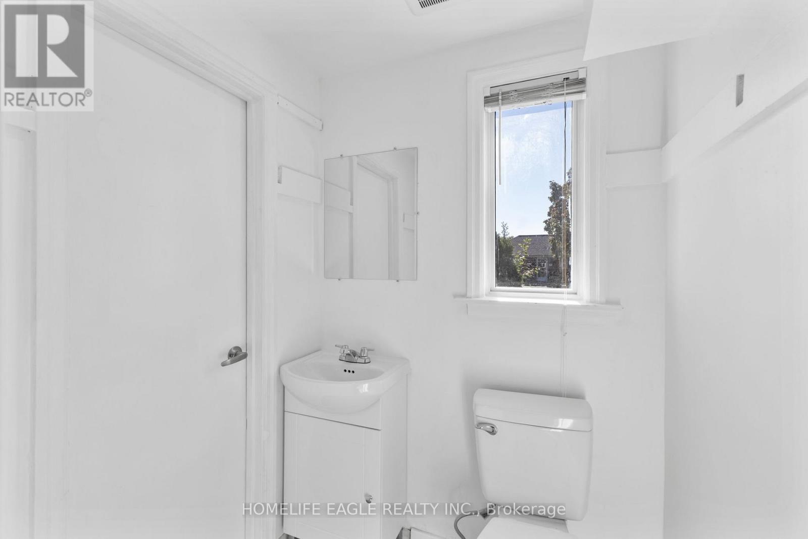 46 Athol Avenue, Toronto, Ontario  M8Z 2A4 - Photo 8 - W12469181