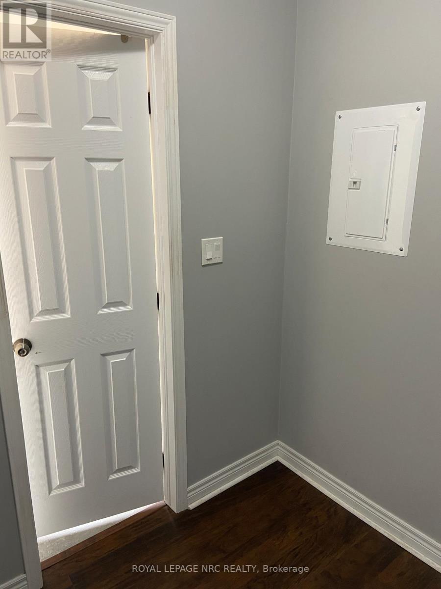 3 - 244 Ontario Street, St. Catharines, Ontario  L2R 5L5 - Photo 7 - X12469312