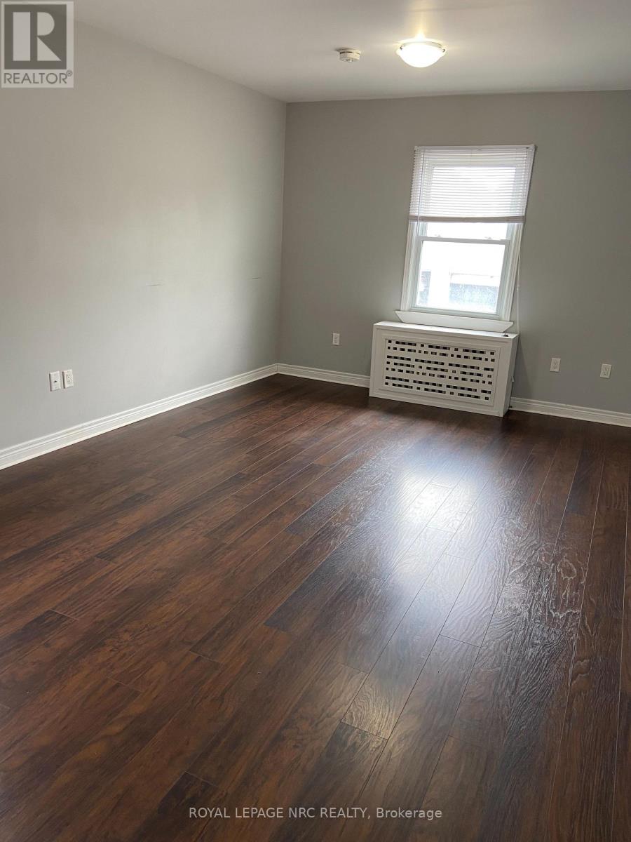 3 - 244 Ontario Street, St. Catharines, Ontario  L2R 5L5 - Photo 8 - X12469312