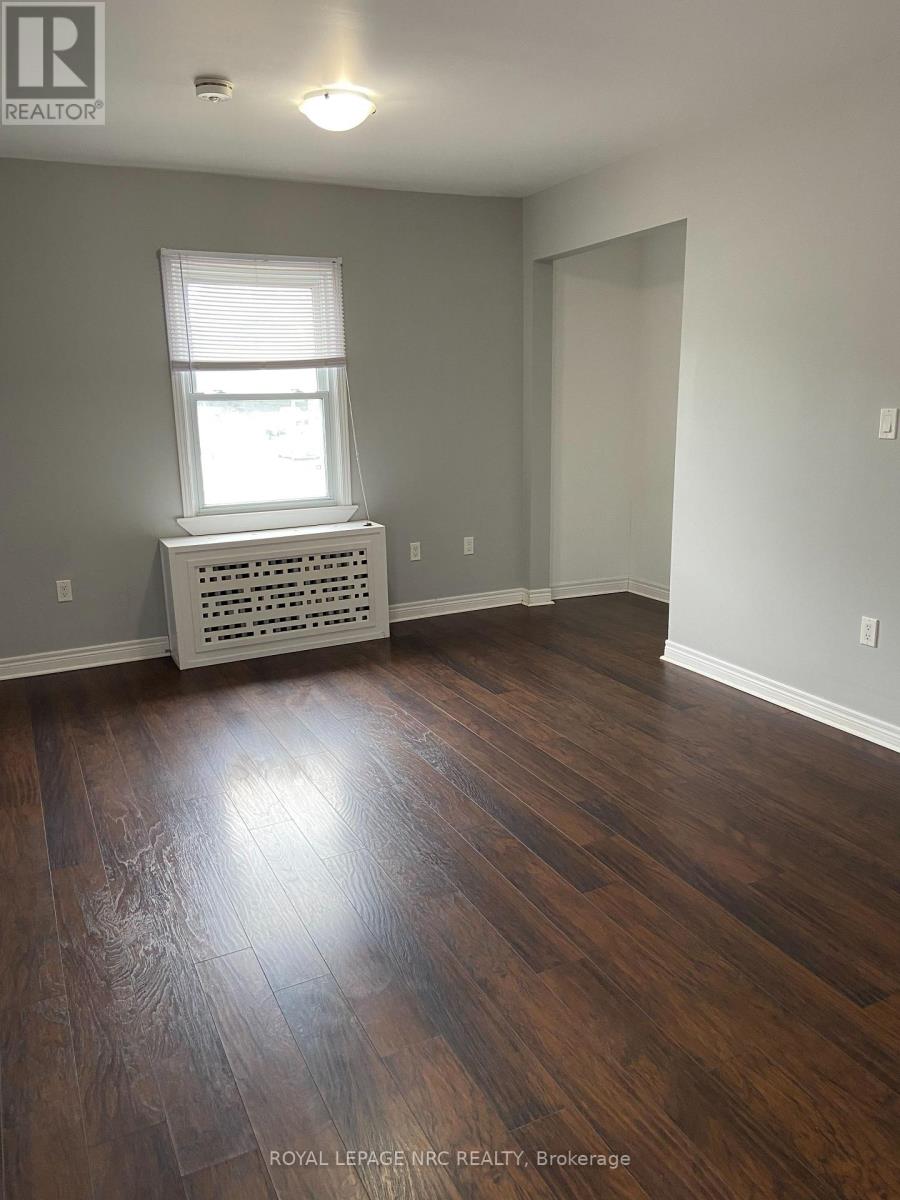 3 - 244 Ontario Street, St. Catharines, Ontario  L2R 5L5 - Photo 9 - X12469312