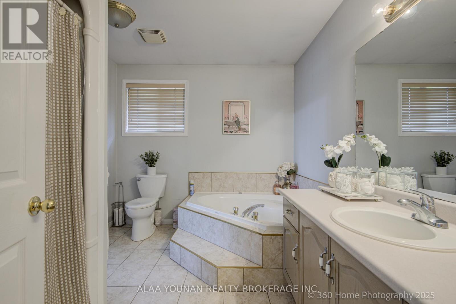 84 Hillgarden Drive, Hamilton, Ontario  L8J 3S7 - Photo 10 - X12156003