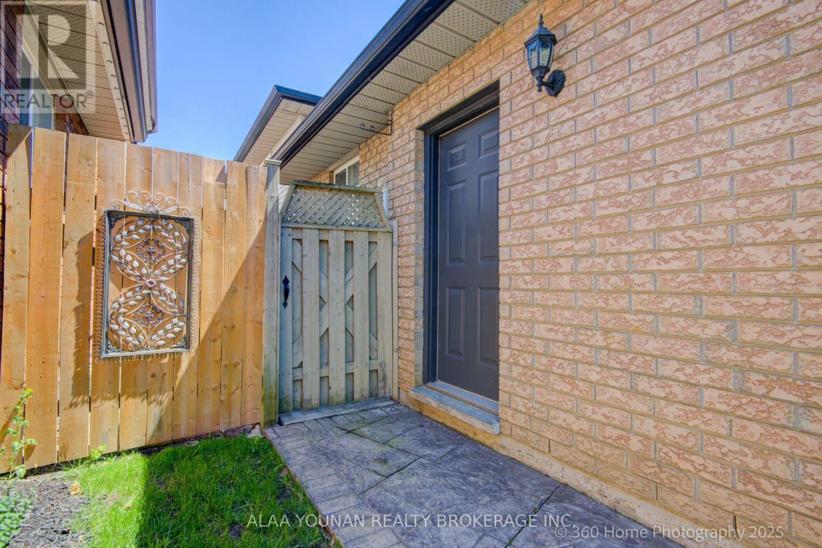 84 Hillgarden Drive, Hamilton, Ontario  L8J 3S7 - Photo 38 - X12156003