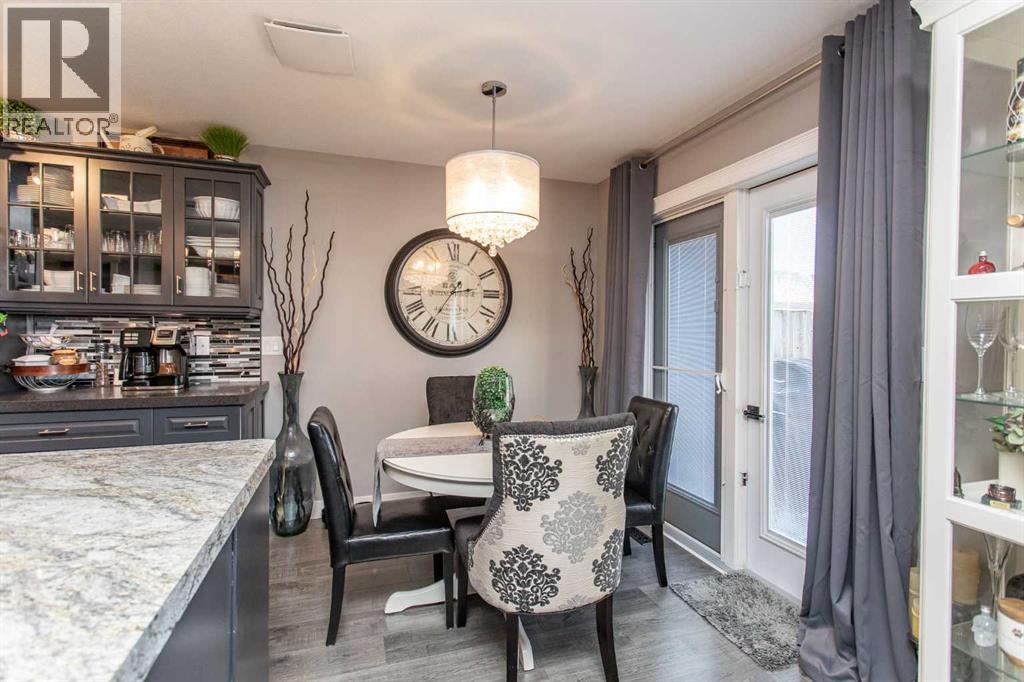 82 Arthur Close, Red Deer, Alberta  T4R 3M5 - Photo 6 - A2264732