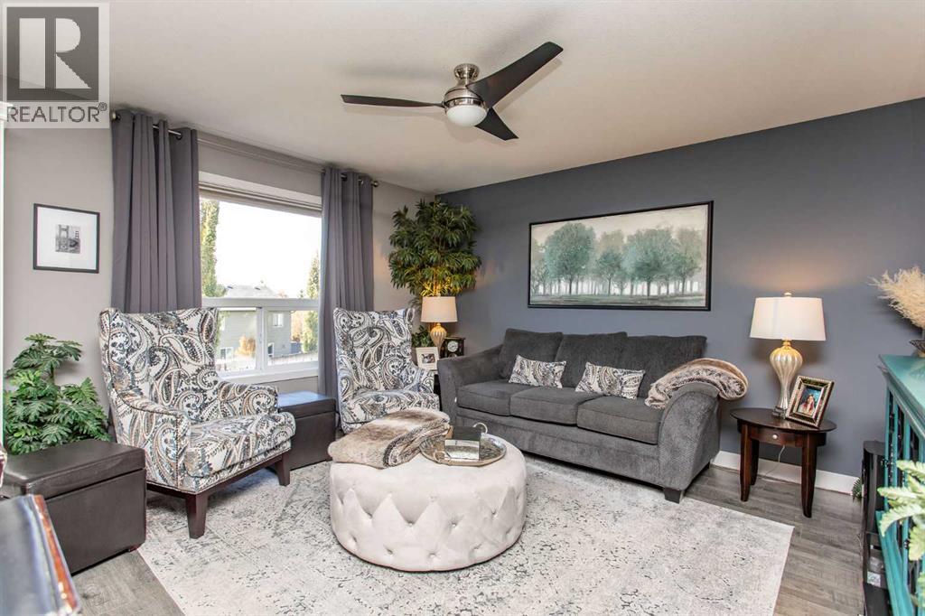 82 Arthur Close, Red Deer, Alberta  T4R 3M5 - Photo 5 - A2264732