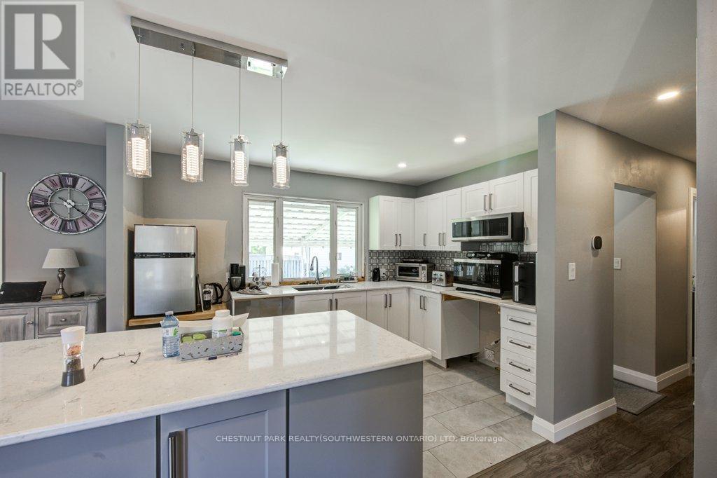 243 King Street E, Ingersoll, Ontario  N5C 1H4 - Photo 13 - X12469247