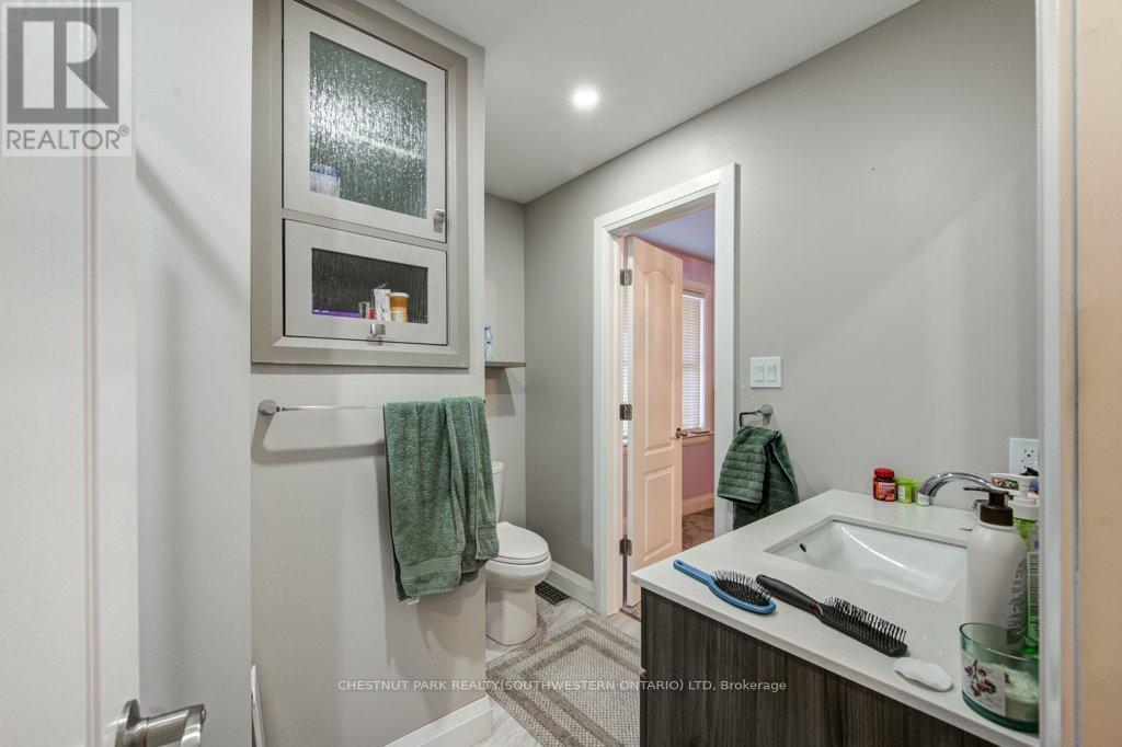 243 King Street E, Ingersoll, Ontario  N5C 1H4 - Photo 17 - X12469247
