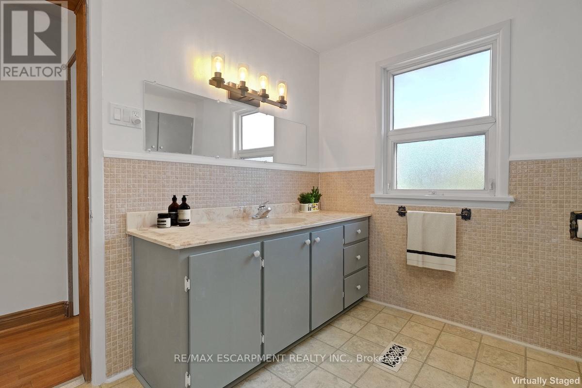 14 Niagara Street, Hamilton, Ontario  L8L 6A2 - Photo 25 - X12469256