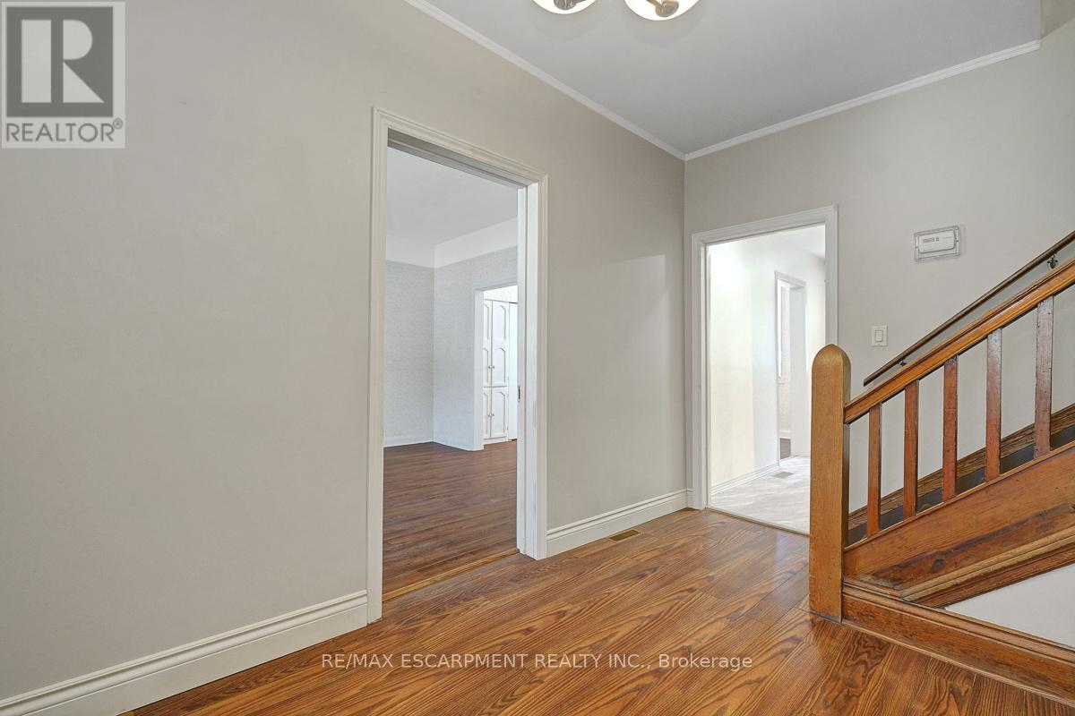 14 Niagara Street, Hamilton, Ontario  L8L 6A2 - Photo 5 - X12469256