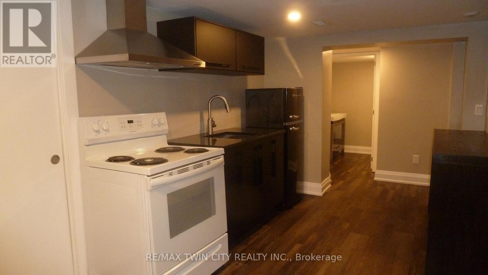 Lower - 6 Grenville Avenue, Kitchener, Ontario  N2G 3S4 - Photo 11 - X12469259