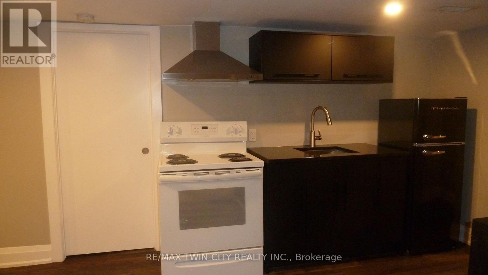 Lower - 6 Grenville Avenue, Kitchener, Ontario  N2G 3S4 - Photo 12 - X12469259