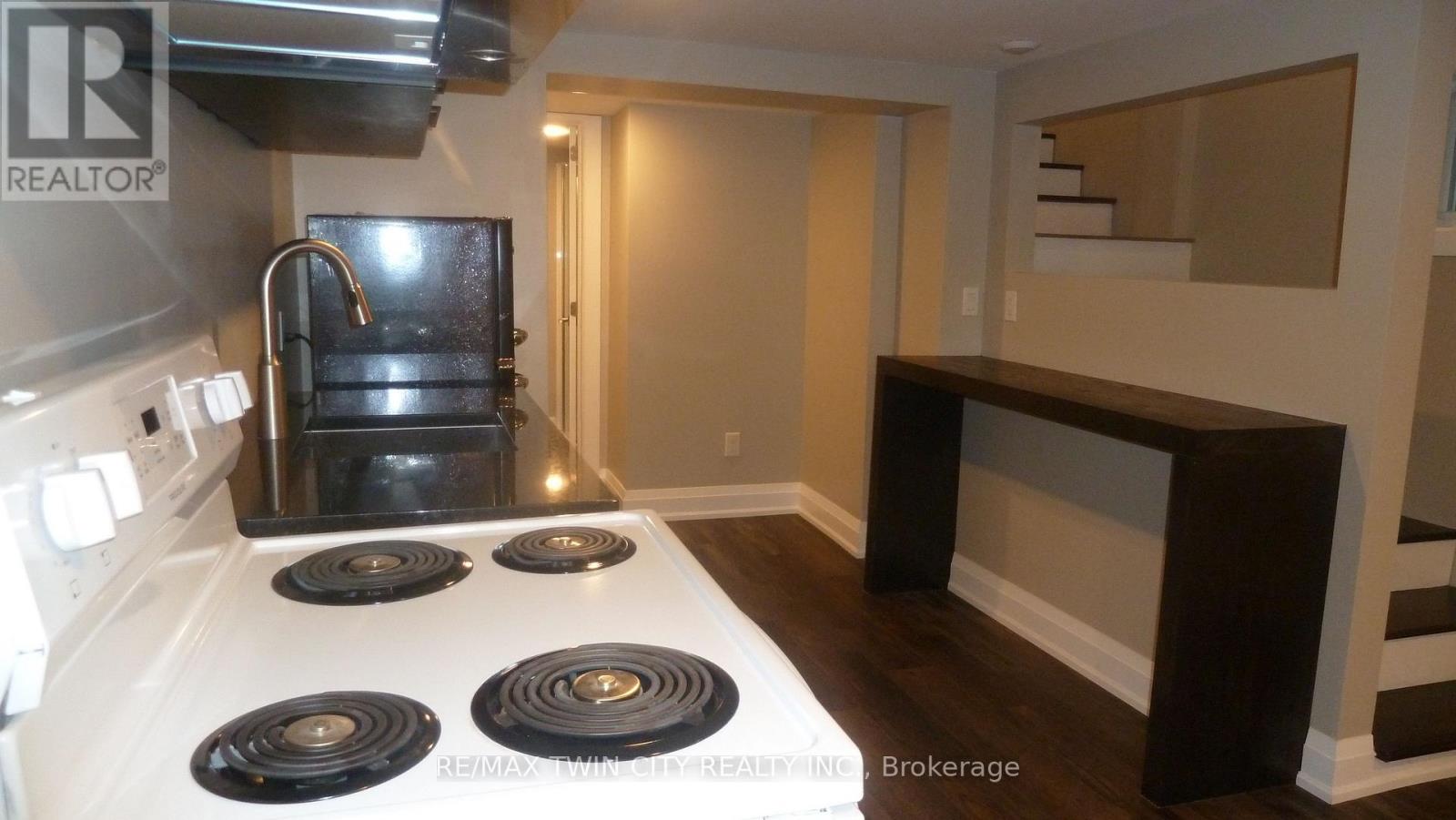 Lower - 6 Grenville Avenue, Kitchener, Ontario  N2G 3S4 - Photo 13 - X12469259