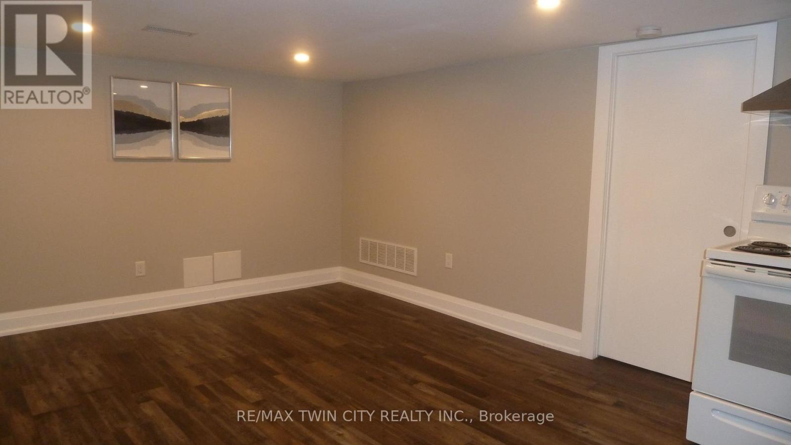 Lower - 6 Grenville Avenue, Kitchener, Ontario  N2G 3S4 - Photo 15 - X12469259