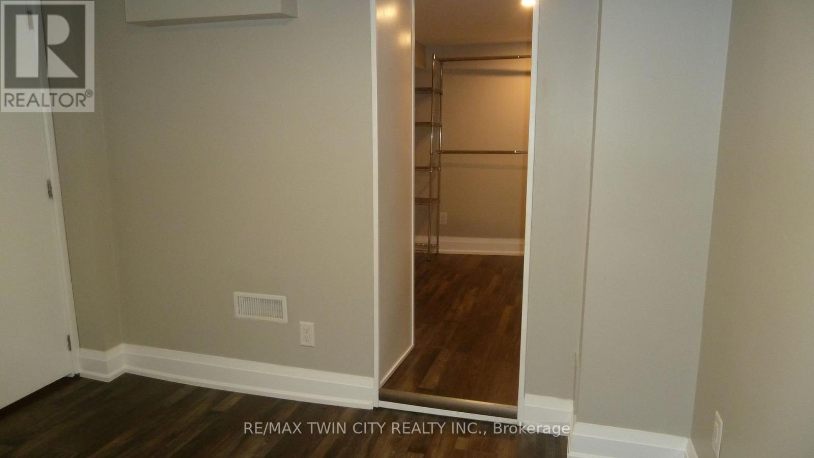 Lower - 6 Grenville Avenue, Kitchener, Ontario  N2G 3S4 - Photo 17 - X12469259