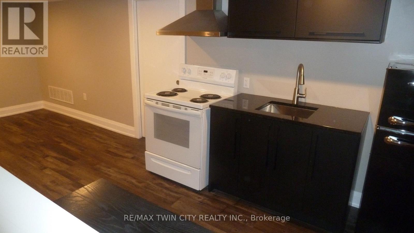 Lower - 6 Grenville Avenue, Kitchener, Ontario  N2G 3S4 - Photo 7 - X12469259
