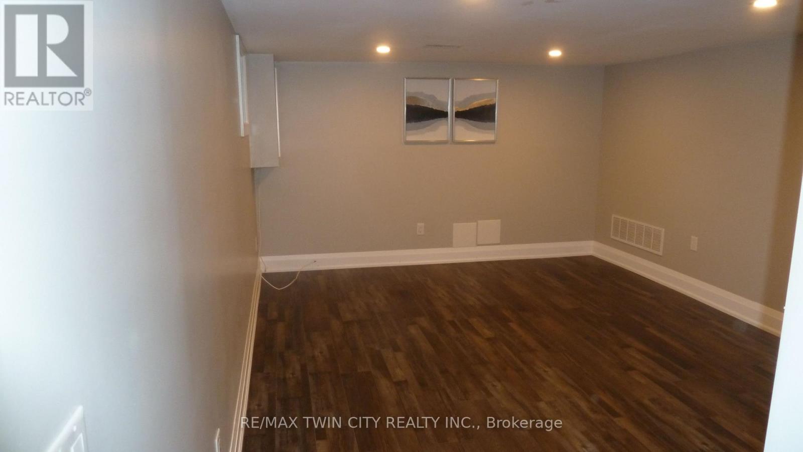 Lower - 6 Grenville Avenue, Kitchener, Ontario  N2G 3S4 - Photo 8 - X12469259