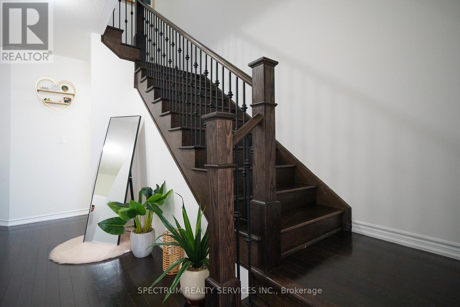 4 Sleeth Street, Brantford, Ontario  N3S 7V4 - Photo 5 - X12469279