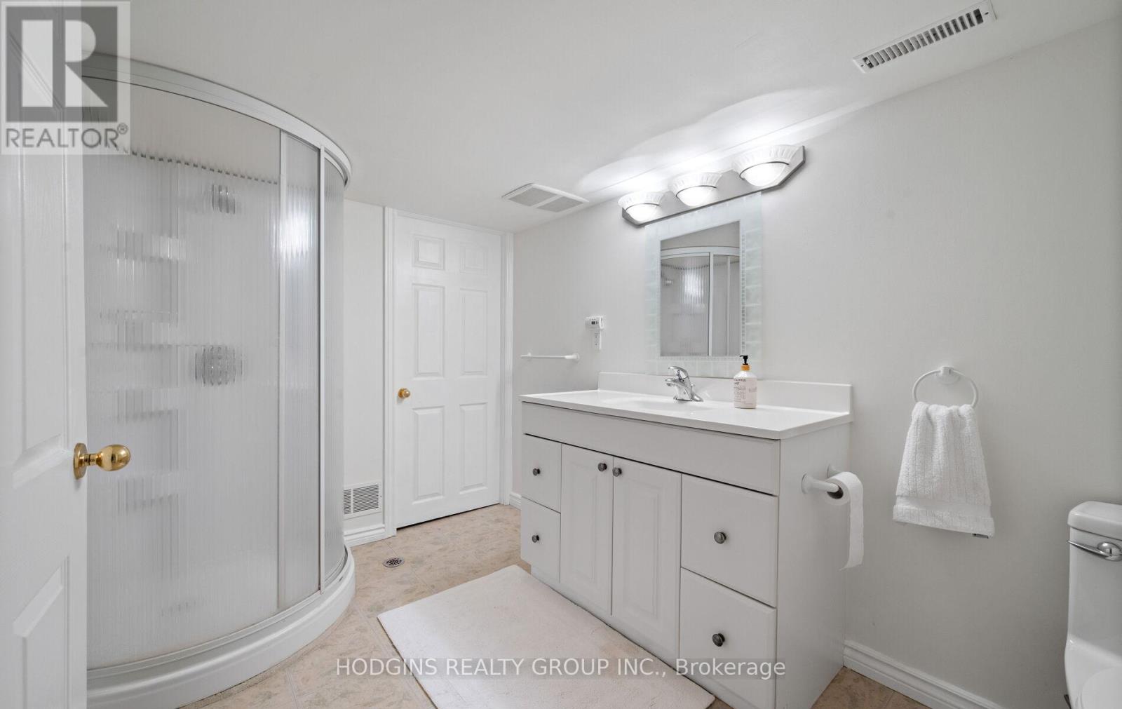 1726 Sherwood Forrest Circle, Mississauga, Ontario  L5K 2H6 - Photo 35 - W12458121