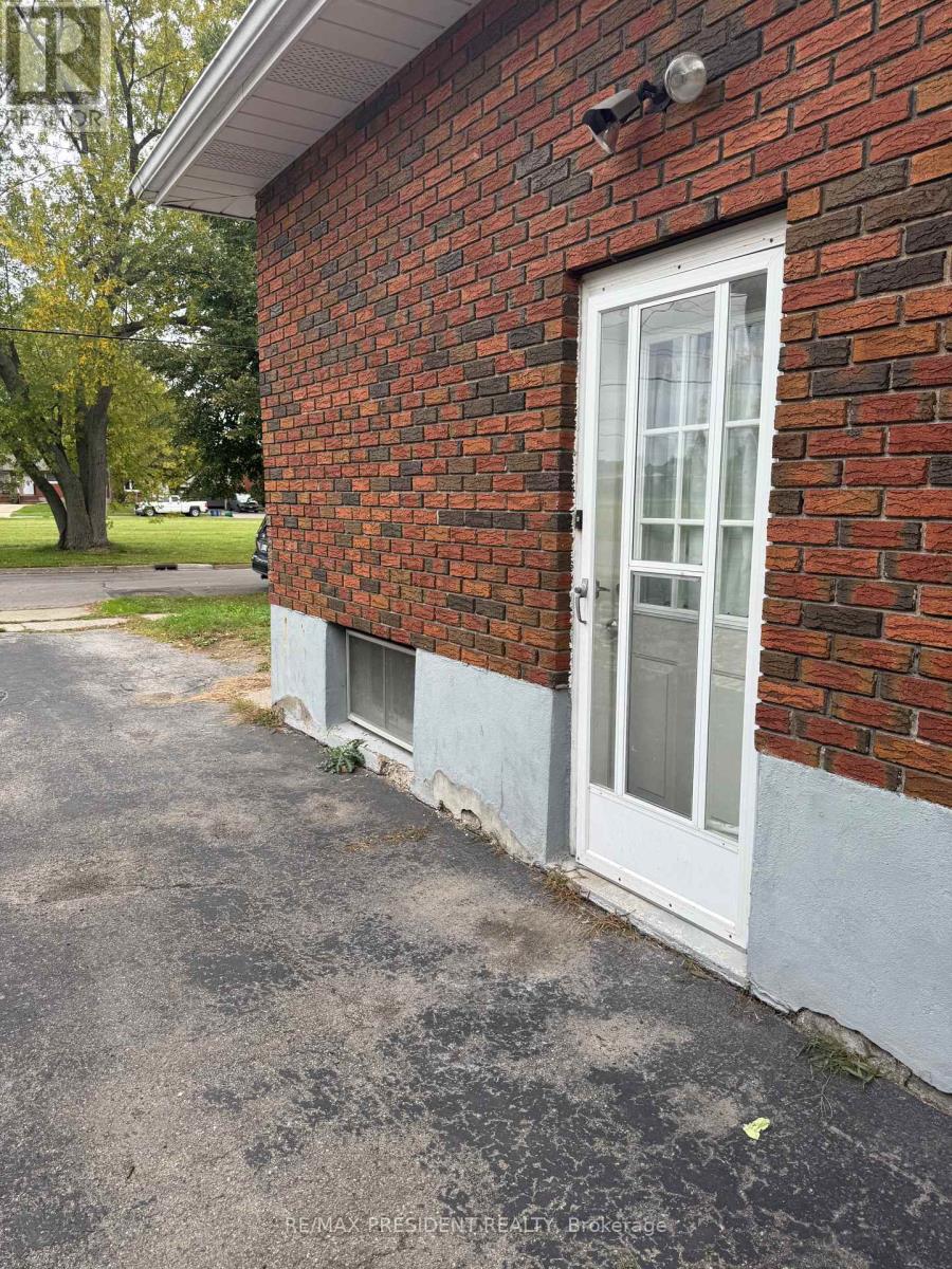 115 Golden Boulevard, Welland, Ontario  L3B 1H9 - Photo 16 - X12467593