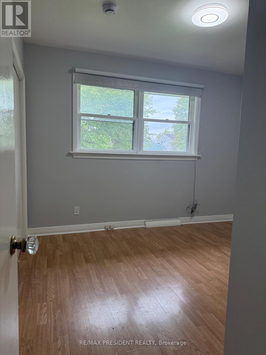 115 Golden Boulevard, Welland, Ontario  L3B 1H9 - Photo 11 - X12467593