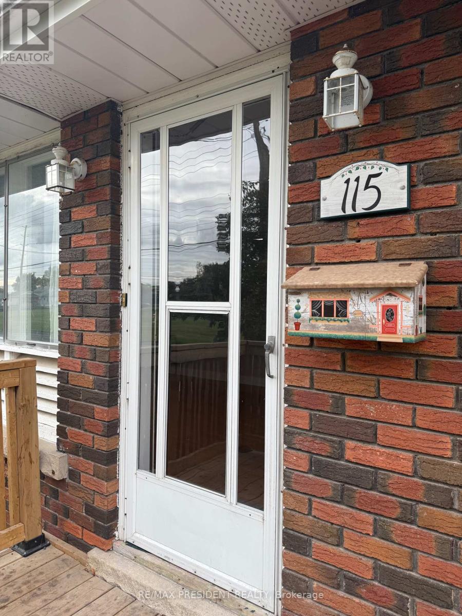 115 Golden Boulevard, Welland, Ontario  L3B 1H9 - Photo 2 - X12467593