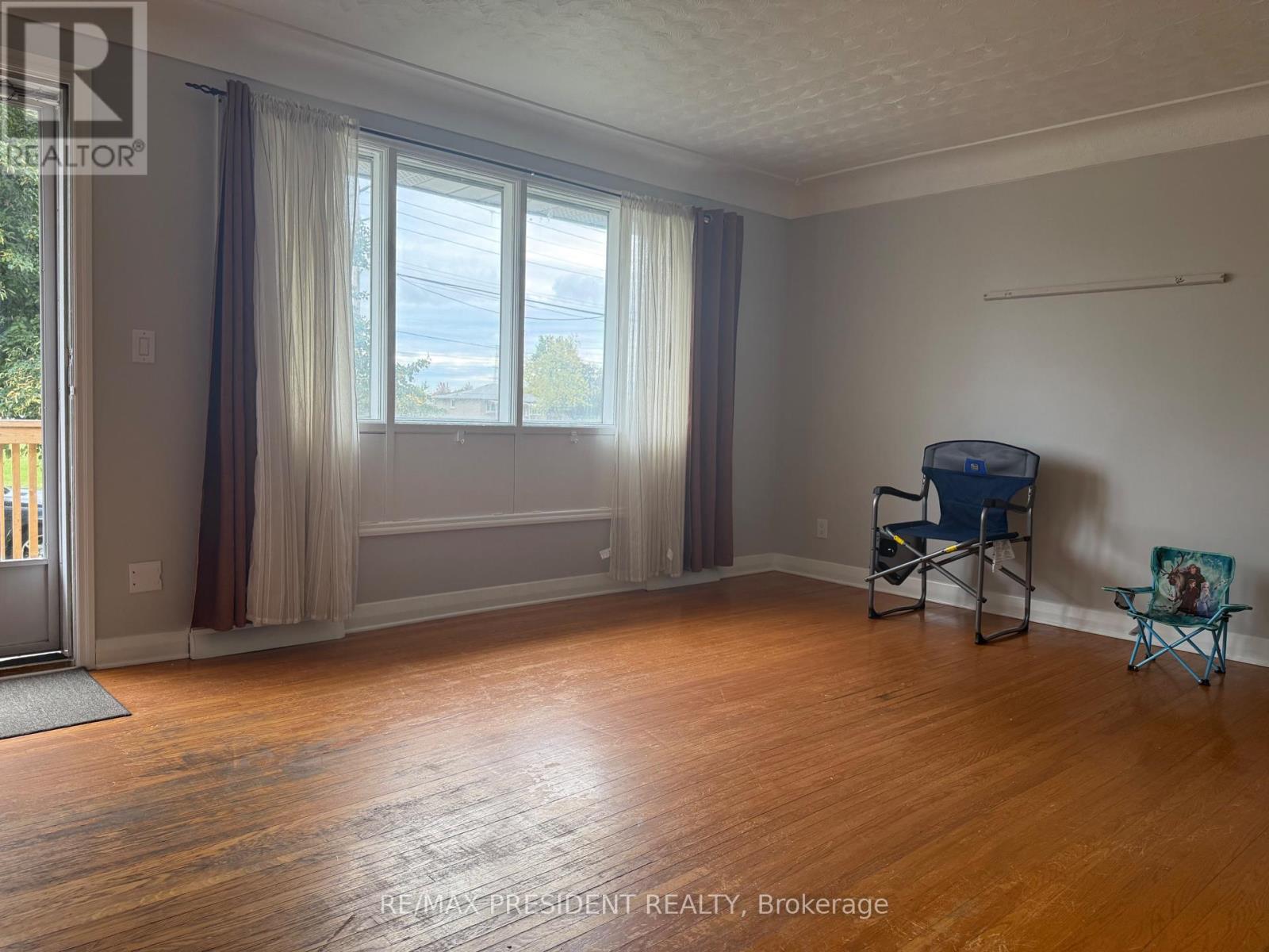 115 Golden Boulevard, Welland, Ontario  L3B 1H9 - Photo 3 - X12467593