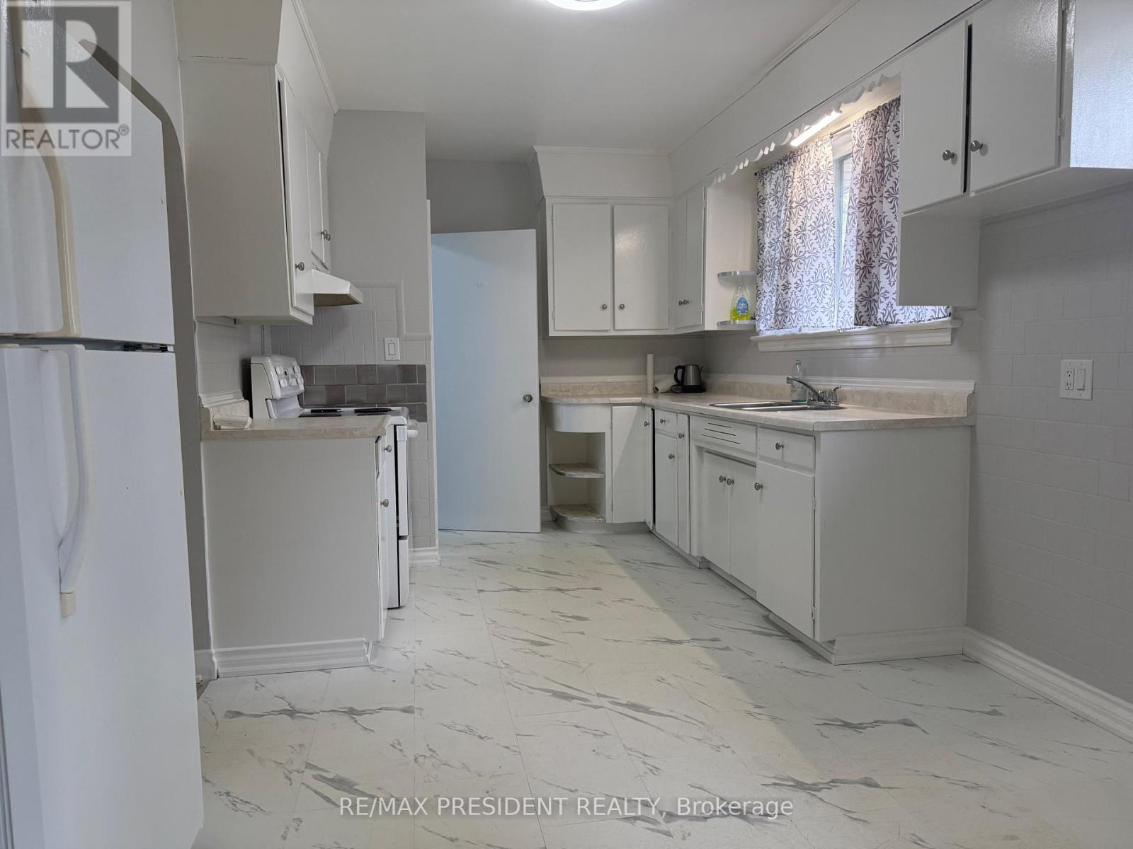 115 Golden Boulevard, Welland, Ontario  L3B 1H9 - Photo 6 - X12467593